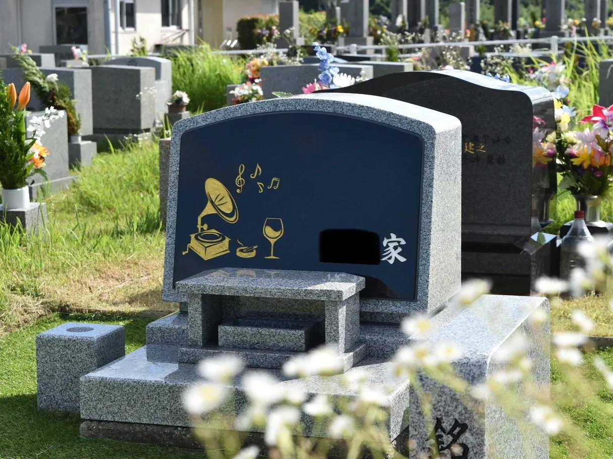 7月に完成した芝生墓所のお墓です。